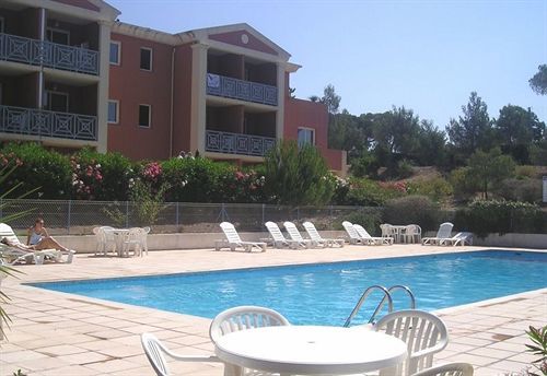 Lagrange Vacances Le Domaine Des Grands Pins Saint-Raphaël Eksteriør billede