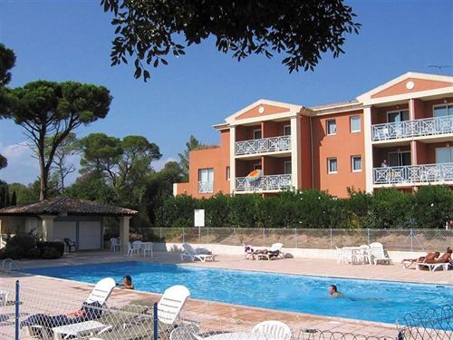 Lagrange Vacances Le Domaine Des Grands Pins Saint-Raphaël Eksteriør billede